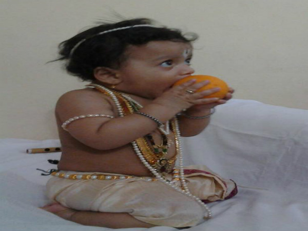 ಬೆಣ್ಣೆ ಬಿಟ್ಟ ಕೃಷ್ಣ ಹಣ್ಣು ತಿಂದ