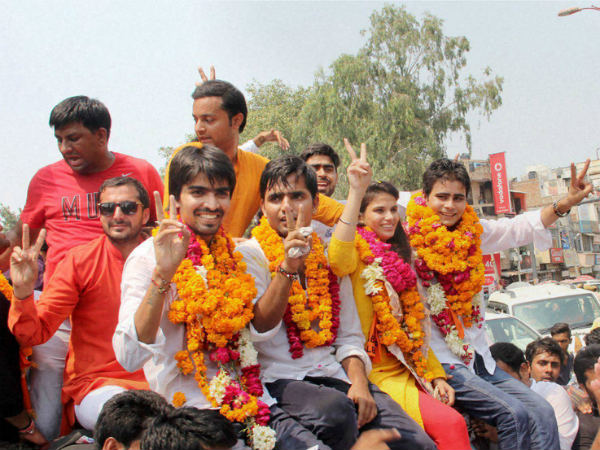 ಗೆದ್ದ ಸಂಭ್ರಮದ ಮೆರವಣಿಗೆ