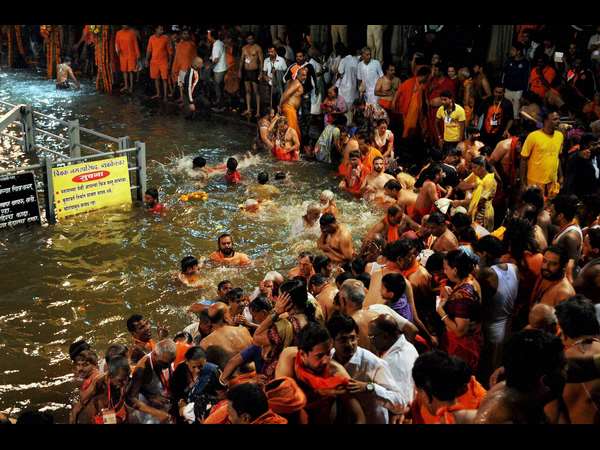 ಎರಡನೇ ಶಾಹಿ ಸ್ನಾನ್ (ಪವಿತ್ರ ಸ್ನಾನ) ಸಂಪನ್ನ