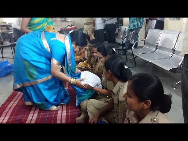 ಸಂಪ್ರದಾಯದಂತೆ ಬಾಗಿನ ವಿನಿಮಯ