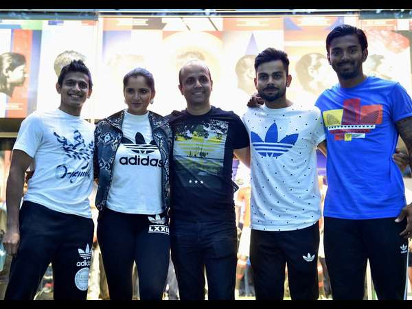 ಪೋಸ್ ನೀಡಿದ್ದು ಹೀಗೆ ಪೋಸ್ ನೀಡಿದ್ದು ಹೀಗೆ