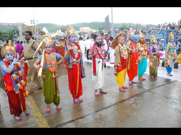 ಸಾಂಪ್ರದಾಯಿಕ ನೃತ್ಯ, ವೇಷಧಾರಿಗಳು