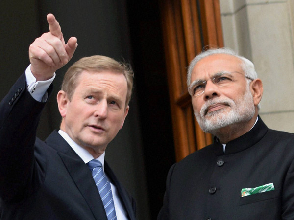 ಏನು ನೋಡುತ್ತಿದ್ದಾರೆ ಮೋದಿ?