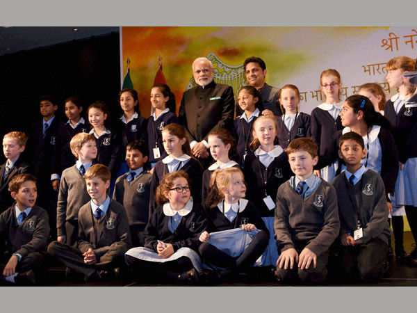 ಮಕ್ಕಳೊಂದಿಗೆ ಗ್ರೂಪ್ ಫೋಟೋ