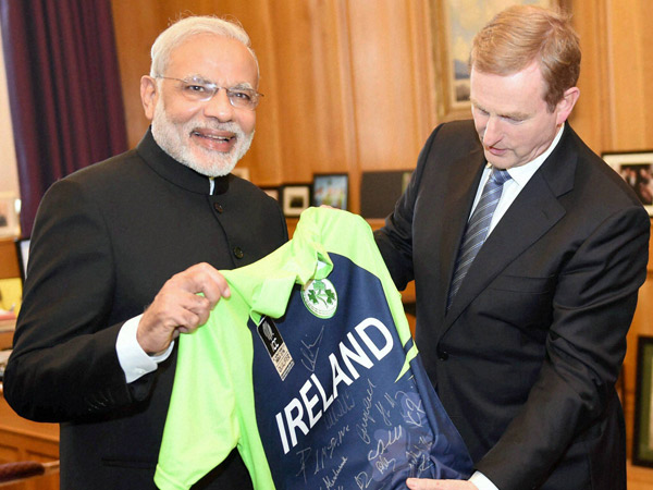 ಕೊಡುಗೆ ಪಡೆದುಕೊಂಡರು