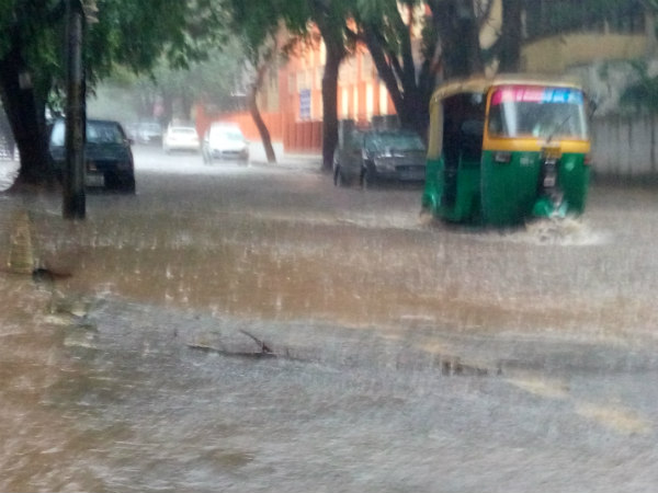 ರಸ್ತೆಗಳಿ ಜಲಾವೃತ