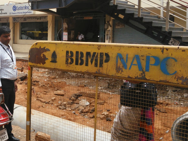 ಸ್ಕೈ ವಾಕ್ ಗೆ ತೆರಳಲು ದಾರಿಯಿಲ್ಲ