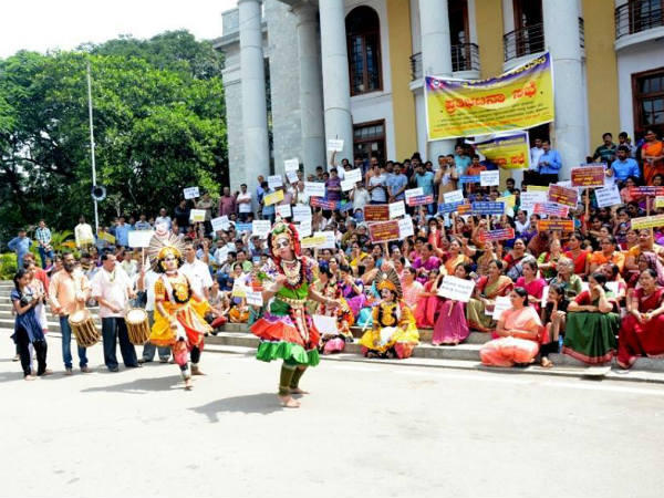 ಚಂಡೆ ನಾದಕ್ಕೆ ಹೆಜ್ಜೆ