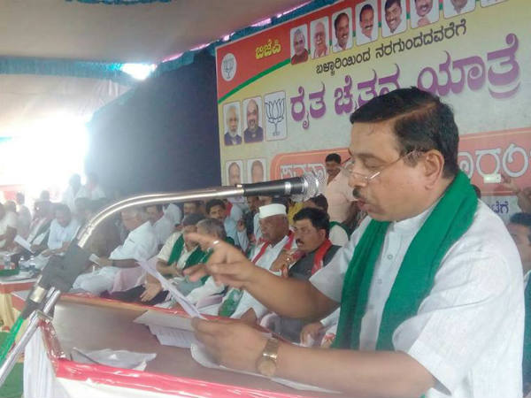 'ಪ್ರಧಾನಿಗೆ ಮಸಿ ಬಳಿಯುವ ಕೆಲಸ ಸಿಲ್ಲಿಸಿ'