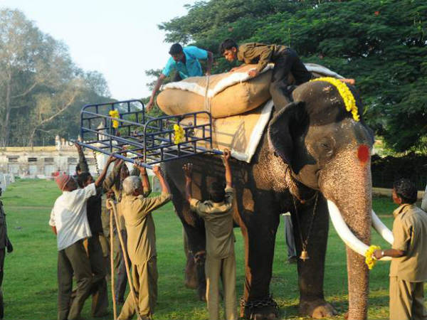 ಮರಳಿನ ಮೂಟೆಯನ್ನು ಹೊದಿಸಲಾಗುತ್ತದೆ 