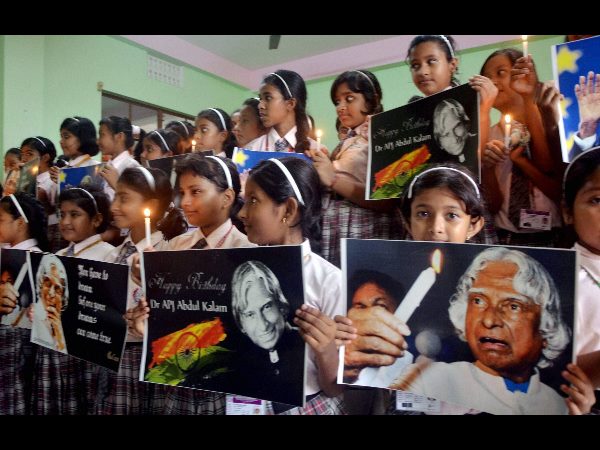 ವಿದ್ಯಾರ್ಥಿಗಳಿಂದ ನಮನ