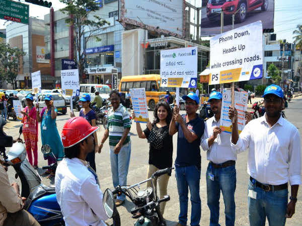 ಫೋನ್ ಡೌನ್, ಹೆಡ್ಸ್ ಅಪ್