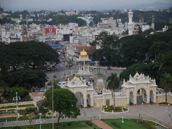 ಅರಮನೆಯ ಸಂಪೂರ್ಣ ವಿಸ್ತಾರವೆಷ್ಟು?