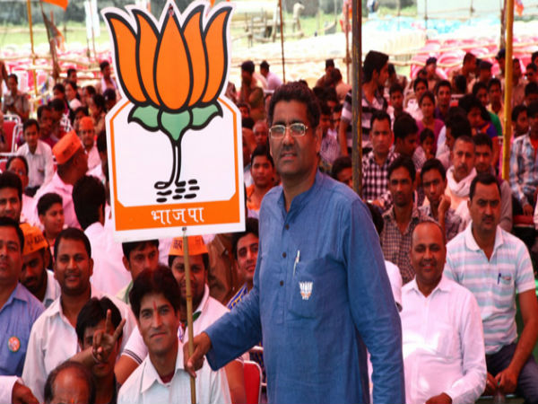 ಭಾರೀ ಸಂಖ್ಯೆಯ ಕಾರ್ಯಕರ್ತರು