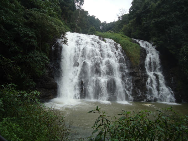 ಮನಮೋಹಕ ಅಬ್ಬಿಜಲಪಾತ