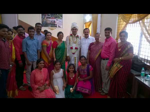 ಗಣ್ಯರಿಗೆ ಆಸನದ ವ್ಯವಸ್ಥೆ ಕಲ್ಪಿಸಲಾಗಿದೆ.