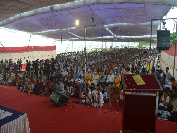 ಸಂತರು-ಸೈನಿಕರು ಭಾರತ ಮಾತೆಯ ಎರಡು ಕಣ್ಣುಗಳಿದ್ದಂತೆ