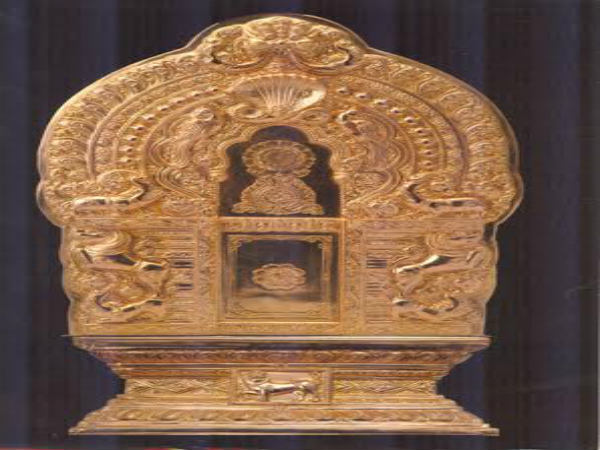 Dhakshinamurthy is one of the famous sculptor at Mysuru