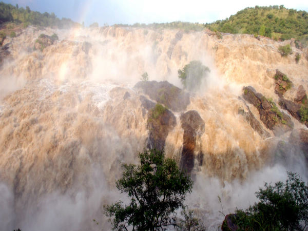 Heavy Rain has created Gaanalu falls at between of Mysuru and Mandya road Heavy Rain has created Gaanalu falls at between of Mysuru and Mandya road