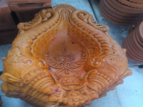 ಇವೆಲ್ಲಾ ಅಚ್ಚು ದೀಪಗಳು