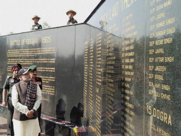 ಯುದ್ಧ ಸ್ಮಾರಕಗಳಿಗೆ ಭೇಟಿ