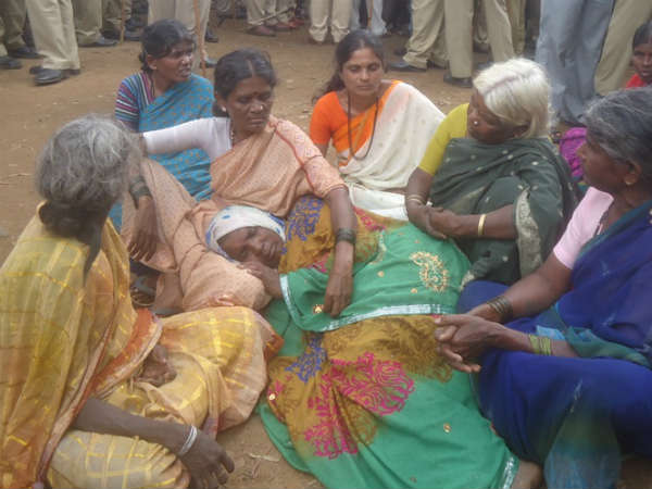 Hediyala villagers protest against tiger attack