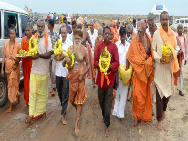 5 ಕಳಸದಲ್ಲಿ ತಲಕಾವೇರಿ ನೀರು 5 ಕಳಸದಲ್ಲಿ ತಲಕಾವೇರಿ ನೀರು
