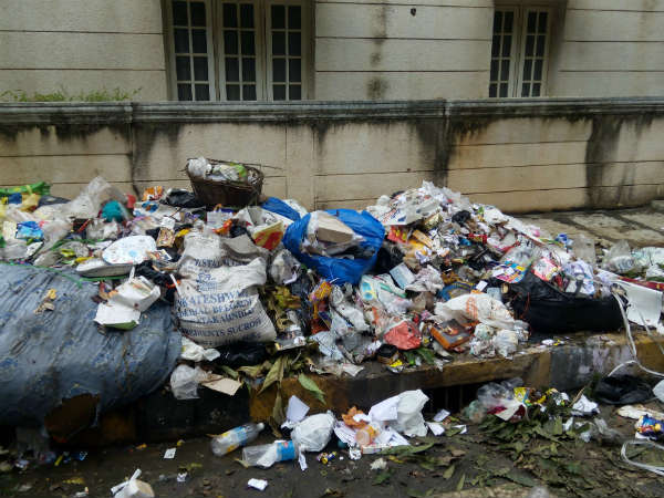 Bengaluru roads and traffic jams sing pathetic song