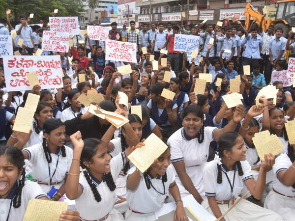 ಪತ್ರ ಚಳವಳಿಗೆ ವಿದ್ಯಾರ್ಥಿಗಳ ಸಾಥ್ 