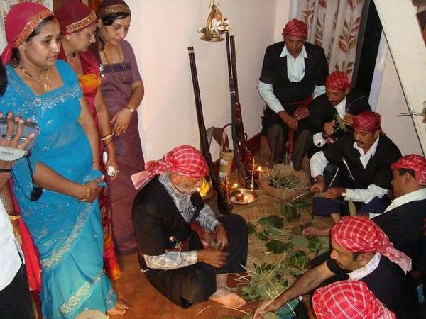 ಗದ್ದೆ ತಲುಪಿದ ಬಳಿಕ ಏನೆಲ್ಲಾ ಆಚರಣೆ ಮಾಡ್ತಾರೆ? ಗದ್ದೆ ತಲುಪಿದ ಬಳಿಕ ಏನೆಲ್ಲಾ ಆಚರಣೆ ಮಾಡ್ತಾರೆ?