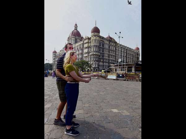 ವಿದೇಶಿಯರ ಸಂಚಾರ 