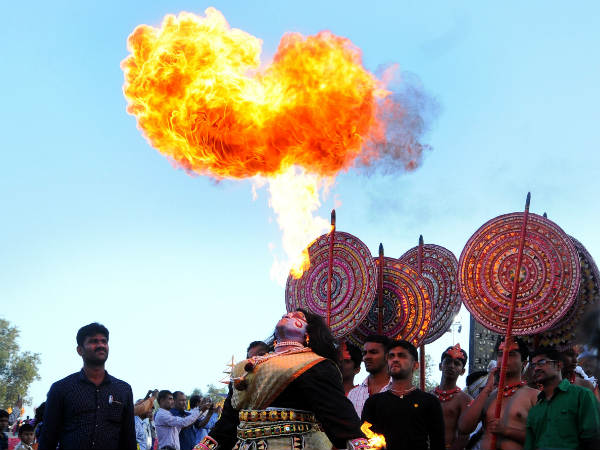 ಎಚ್ಚರಿಕೆಯಿಂದ ಬಳಸಬೇಕು