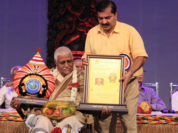 ಆಳ್ವರ ನುಡಿಸಿರಿ ಪ್ರಶಸ್ತಿ