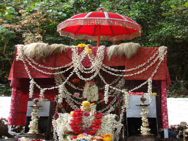 ಯಾವ ತಿಂಗಳಿನಲ್ಲಿ ವಿಜ್ರಂಭಣೆಯಿಂದ ಹಬ್ಬ ಮಾಡಲಾಗುತ್ತದೆ? ಯಾವ ತಿಂಗಳಿನಲ್ಲಿ ವಿಜ್ರಂಭಣೆಯಿಂದ ಹಬ್ಬ ಮಾಡಲಾಗುತ್ತದೆ?