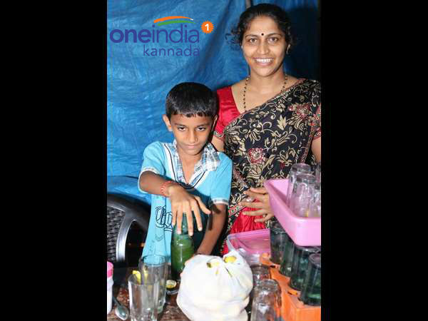 ಹೆಗ್ಗಡೆಯವರ ಅಣತಿಯಂತೆ ಮಳಿಗೆ ಹಾಕಿದೆವು