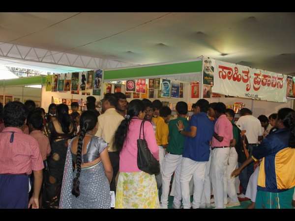  ಗಮನ ಸೆಳೆಯುತ್ತಿರುವ ಮಳಿಗೆಗಳು