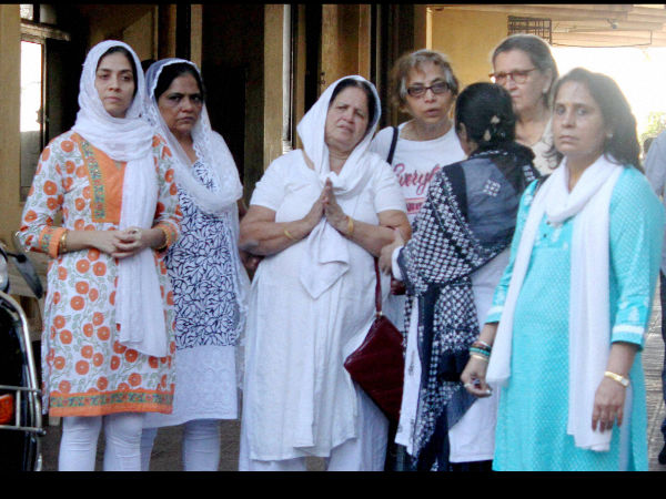 ಎಫ್ಎಲ್ ಎಲ್ ವರದಿಗಾಗಿ ಕಾದಿರುವ ಪೊಲೀಸರು 