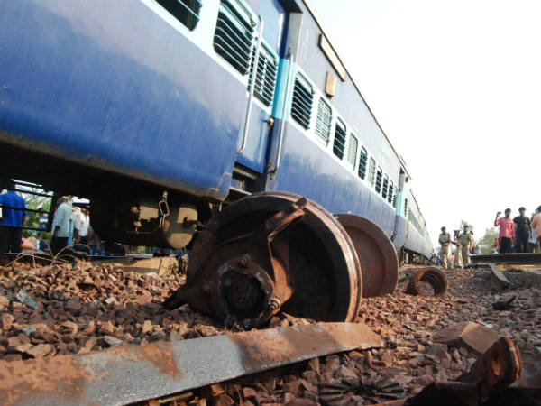 ಮೂರು ಬೋಗಿಗಳು ಜಖಂ