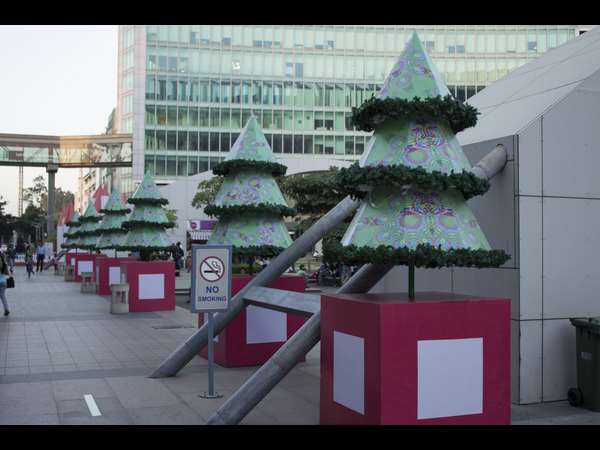 ಸಾಲಾಗಿರುವ ಕ್ರಿಸ್ಮಸ್ ಲಾಂಛನಗಳು