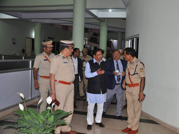 'ಯಾವುದೇ ಪ್ರಕರಣವನ್ನು ಸರ್ಕಾರ ಕೈ ಬಿಟ್ಟಿಲ್ಲ' 'ಯಾವುದೇ ಪ್ರಕರಣವನ್ನು ಸರ್ಕಾರ ಕೈ ಬಿಟ್ಟಿಲ್ಲ'