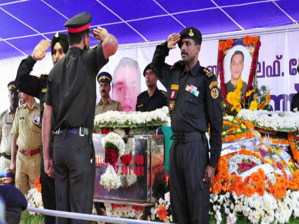 ಕೊನೆಯ ವಿದಾಯ ಹೇಳಿದ ಯೋಧರು