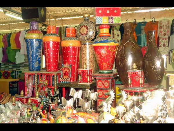 ಕಲಾತ್ಮಕತೆ ಬಿಂಬಿಸುವ ಹೂ ಕುಂಡಗಳು