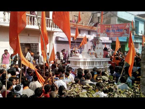 ಹಿಂದೂಗಳ ಮೆರವಣಿಗೆ ಹಿಂದೂಗಳ ಮೆರವಣಿಗೆ