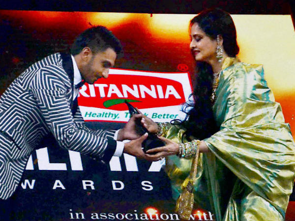 ರೇಖಾರಿಂದ ಪ್ರಶಸ್ತಿ