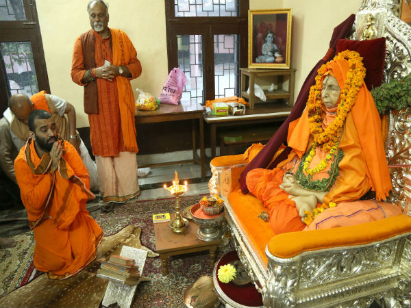 ಎಲ್ಲೆಡೆ ಗುರುಗಳ ಗುಣಗಾನ