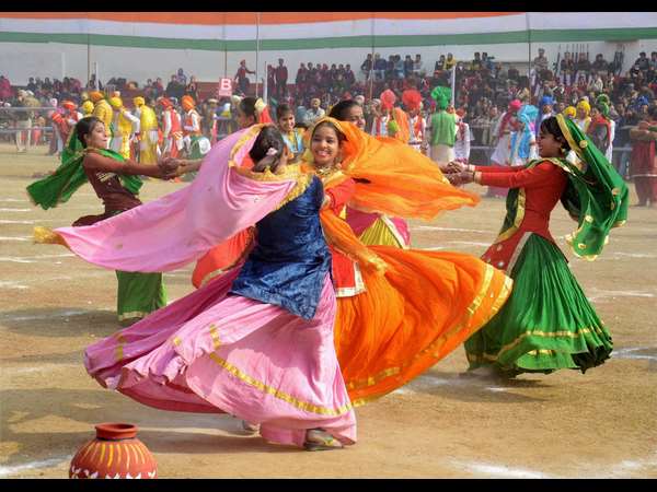 ಅಮೃತಸರದ ಶಾಲಾ ಮಕ್ಕಳ ಜೋಲಿ ನೃತ್ಯ