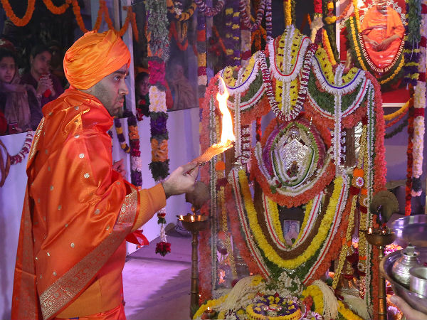 ವೈಭವದ ಪೀಠಾರೋಹಣ ಕಾರ್ಯಕ್ರಮ ವೈಭವದ ಪೀಠಾರೋಹಣ ಕಾರ್ಯಕ್ರಮ