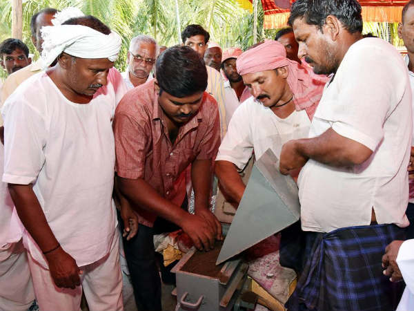 ಕಾರ್ಮಿಕರಿಗೆ ಪ್ರೋತ್ಸಾಹ ನೀಡಲಾಗುತ್ತದೆ