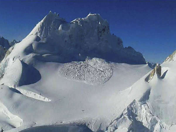 Siachen Avalanche : 10 Indian soldiers meet tragic death Siachen Avalanche : 10 Indian soldiers meet tragic death