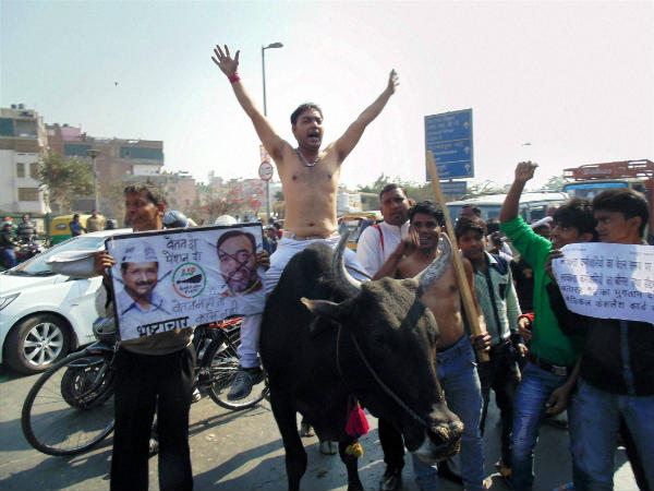 ಸಾವಧಾನಗೊಂಡ ನವದೆಹಲಿಯ ಮುನಿಸಿಪಾಲಿಟಿ ಕೆಲಸಗಾರರು